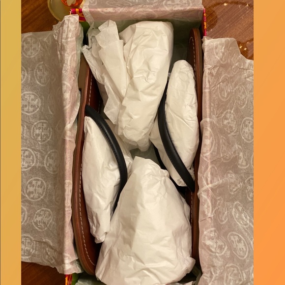 SOLD!! Tory Burch Terra Thong - Size 9 - Picture 8 of 8